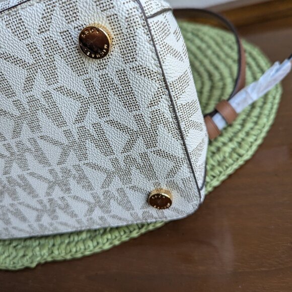 Michael Kors Lynn Vanilla Lugg MK Printed Large EW Satchel Bag - NWT $398 - Picture 3 of 11